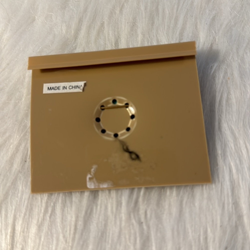 Cold water Brooch.      Tote P4 - Picture 3 of 3